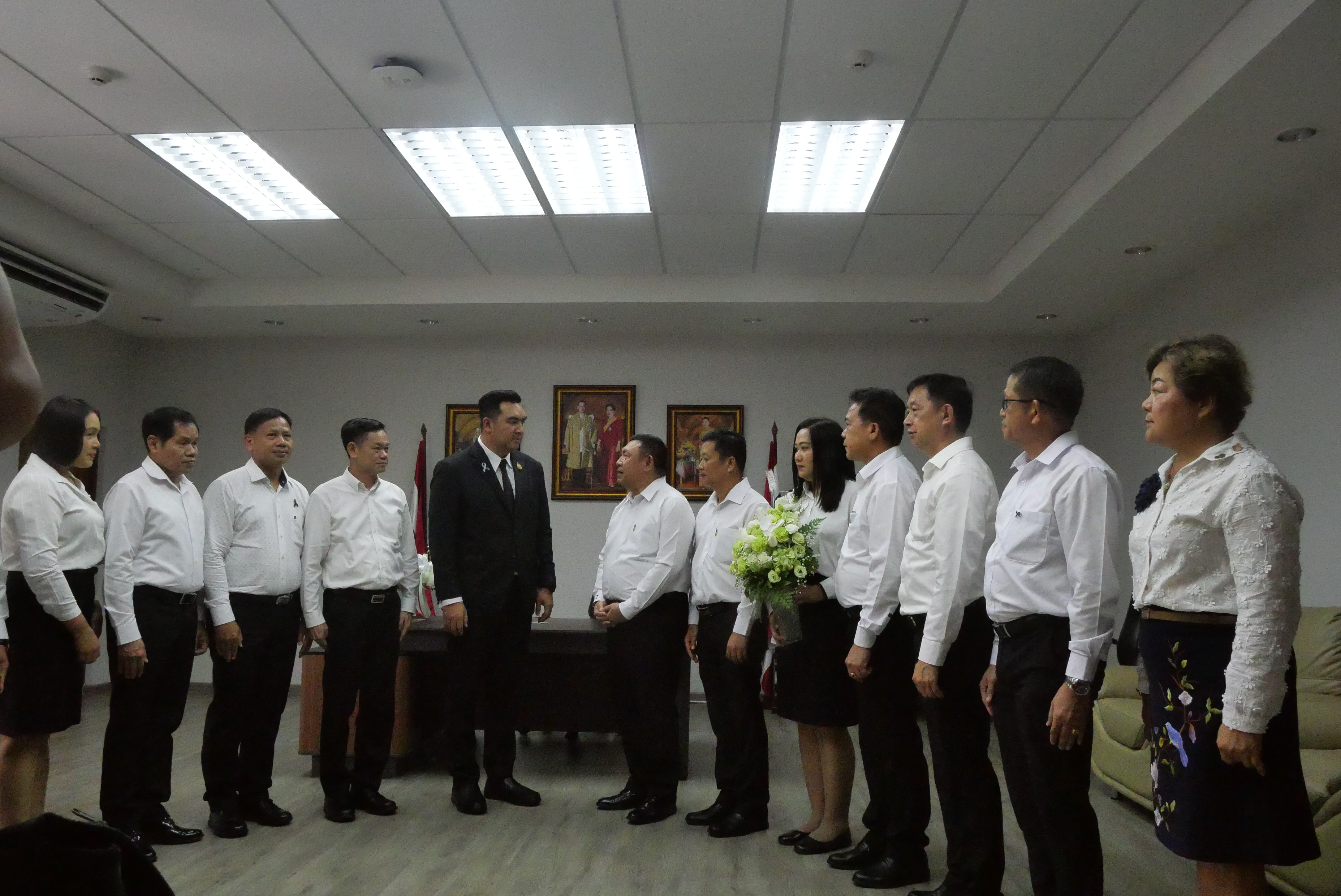 title - คณะผู้บริหาร ส.ป.ก. ร่วมแสดงความยินดีในโอกาสเข้ารับตำแหน่งของรัฐมนตรีว่าการกระทรวงเกษตรและสหกรณ์ และรัฐมนตรีช่วยว่าการกระทรวงเกษตรและสหกรณ์ 